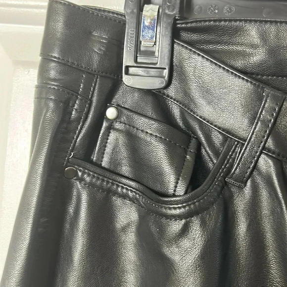 Y2K vtg black women pleather pants size 10 P.
Academia ,goth,biker,party - Picture 6 of 17